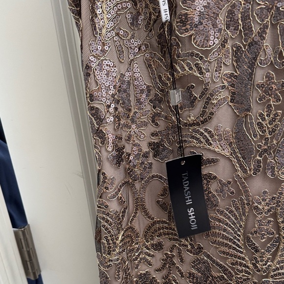NEW Tadashi Shoji Metallic Lace Elegant Gown - Picture 5 of 16